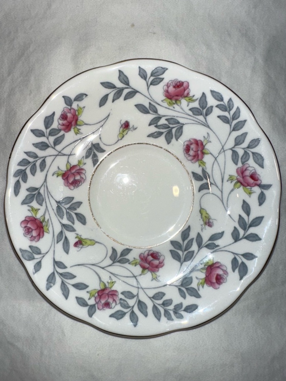 Vintage Royal Albert "Conway" Teacup and Saucer Set – Pink Roses, 22K Gold Trim - Picture 10 of 11